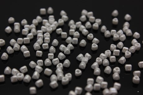 Бисер Miyuki Triangle Beads 8/0, 0420 White Pearl Ceylon 5 гр. (Япония) - фото 40073