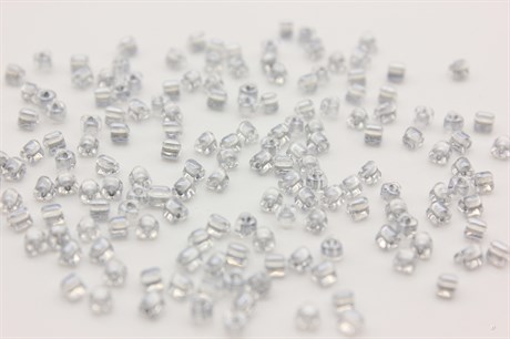 Бисер Miyuki Triangle Beads 8/0, 1105 Sparkling Pale Grey Lined Crystal 5 гр. (Япония) - фото 40078
