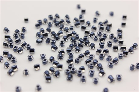 Бисер Miyuki Triangle Beads 8/0, 1106 Black Lined Crystal 5 гр. (Япония) - фото 40079