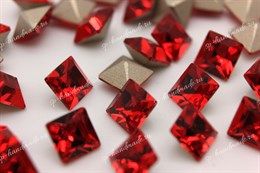 Хрустальный камень квадратной формы Light Siam Maxima 6x6 мм 1 шт (Square) красный  Preciosa (Чехия)