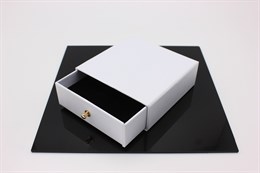 Коробка-слайдер с поролоном 9x9x3 см (белая)