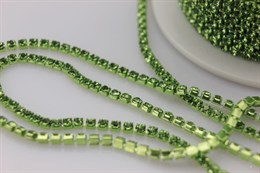 Стразовая цепь, камень Peridot, цвет оправы зеленый, ss6.5 (2~2.1 мм), отрез 10 см
