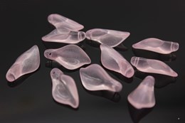 Лепесток нежно-розовый  20x10.5x6 мм  отверстие 1,2 мм, 1 шт (стекло)