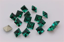 Квадрат Aurora 4400   6 мм  Emerald 1 шт  (стекло K9)
