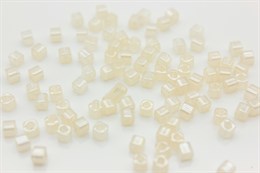 Бисер Toho Cube (куб) 3 мм TC-03-147 Ceylon Lt Ivory 5 гр (Япония) JP-1589