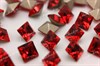 Хрустальный камень квадратной формы Light Siam Maxima 6x6 мм 1 шт (Square) красный  Preciosa (Чехия) - фото 24635
